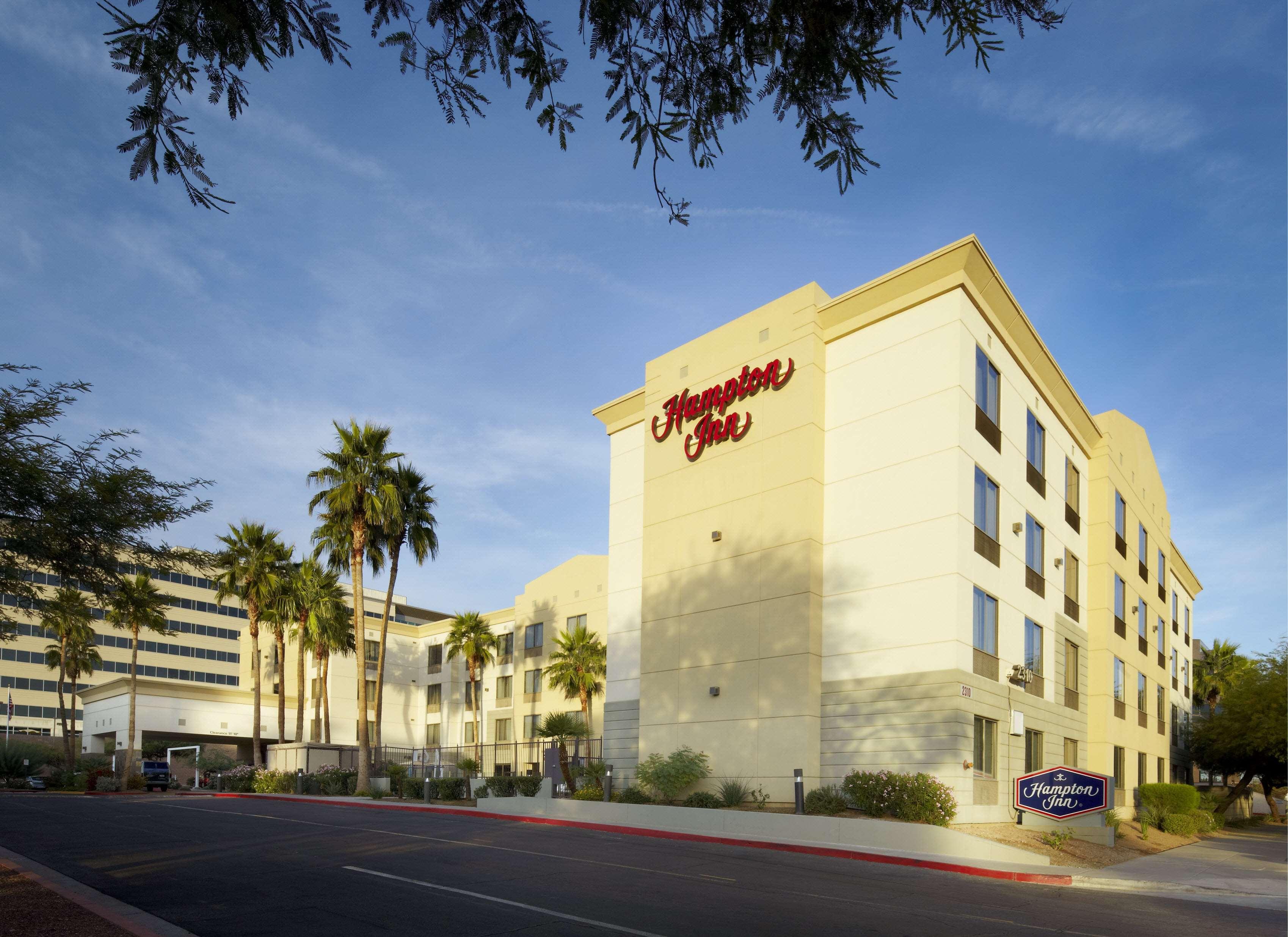 Hampton Inn Phoenix - Biltmore Экстерьер фото