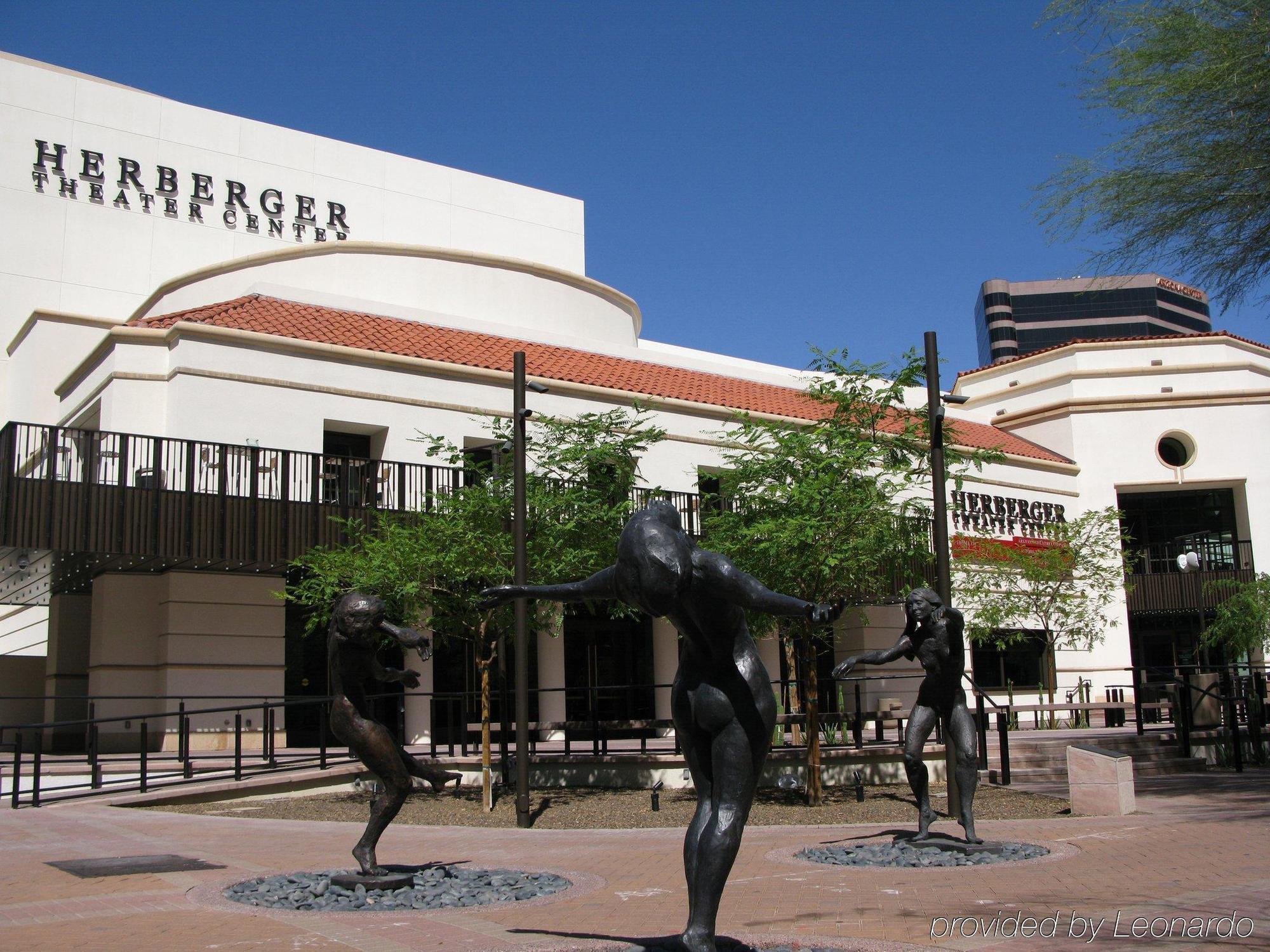 Hampton Inn Phoenix - Biltmore Экстерьер фото